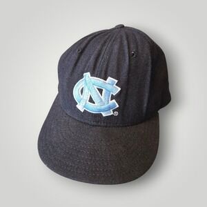 VTG New Era 5950 Pro Model UNC Tar Heels Blck Wool Fitted Hat Size 7 1/4 USA 90s